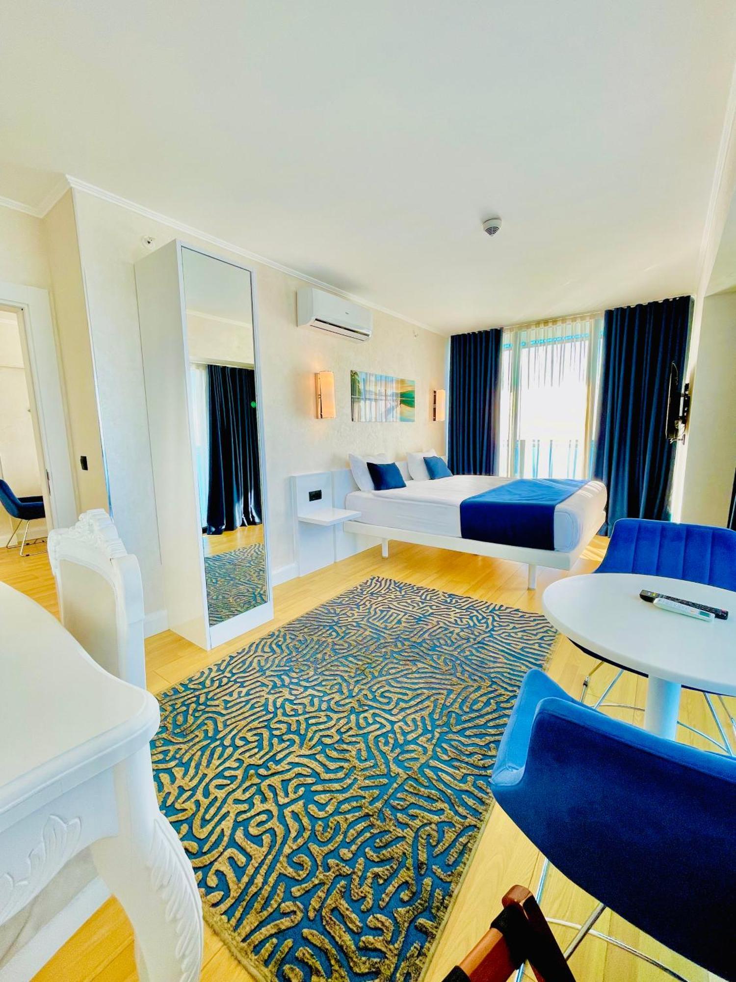 Luxury Batumi Hotel Экстерьер фото